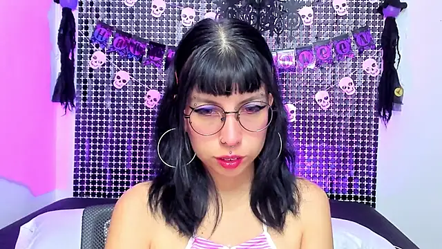 Snapshot of Rose_72 chatting on 10/20/25, 08:09 Rose 72 online show from 10/20/25, 08:09