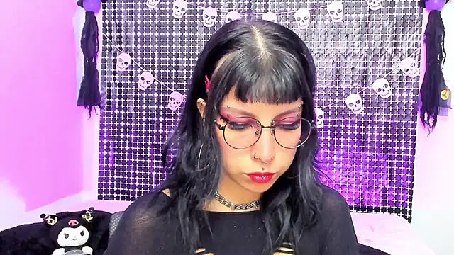 Snapshot of Rose_72 chatting on 11/13/25, 06:51 Rose 72 online show from 11/13/25, 06:51