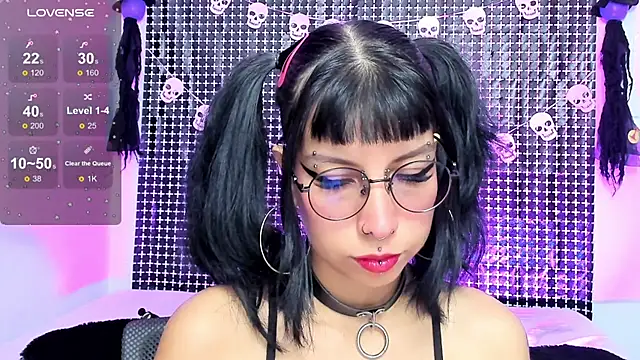 Snapshot of Rose_72 chatting on 11/16/25, 08:47 Rose 72 online show from 11/16/25, 08:47