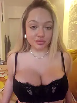 Snapshot of misstitmouseofficial chatting on 10/19/25, 01:56 misstitmouseofficial online show from 10/19/25, 01:56