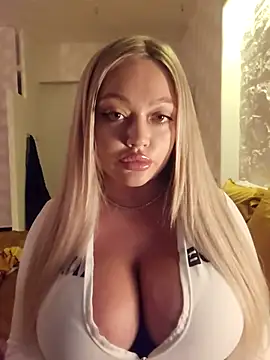 Snapshot of misstitmouseofficial chatting on 11/06/25, 05:58 misstitmouseofficial online show from 11/06/25, 05:58