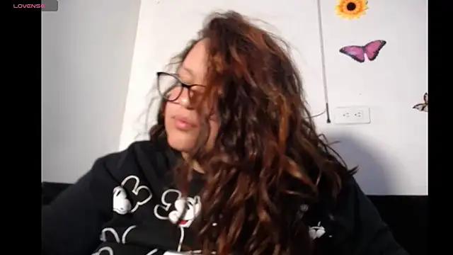 Snapshot of Julieta_Big chatting on 10/04/25, 04:43 Julieta Big online show from 10/04/25, 04:43