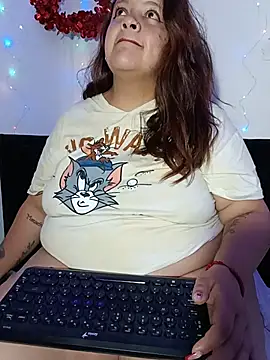 Snapshot of Julieta_Big chatting on 12/16/25, 10:31 Julieta Big online show from 12/16/25, 10:31