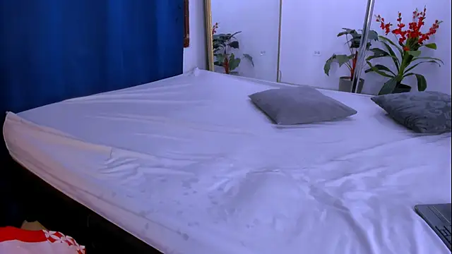 Snapshot of nahomy_ryans chatting on 12/15/25, 04:11 nahomy ryans online show from 12/15/25, 04:11