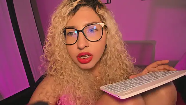 itsroxyrose  online show from 11/20/25, 07:46