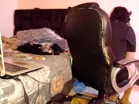 saenzjulieta1 online show from 10/12/25, 03:11