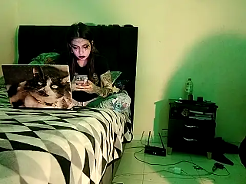 saenzjulieta1 online show from 10/29/25, 12:57