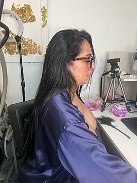 hotadhara01 online show from 09/30/25, 03:00