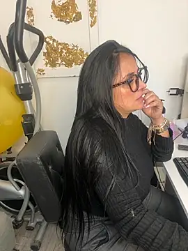 hotadhara01 online show from 10/30/25, 02:35