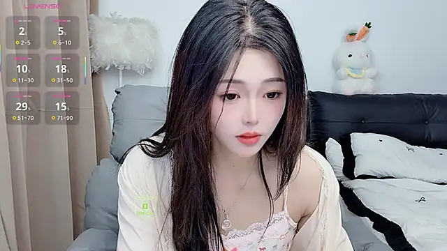 Snapshot of CeeKie chatting on 11/05/25, 02:11 CeeKie online show from 11/05/25, 02:11