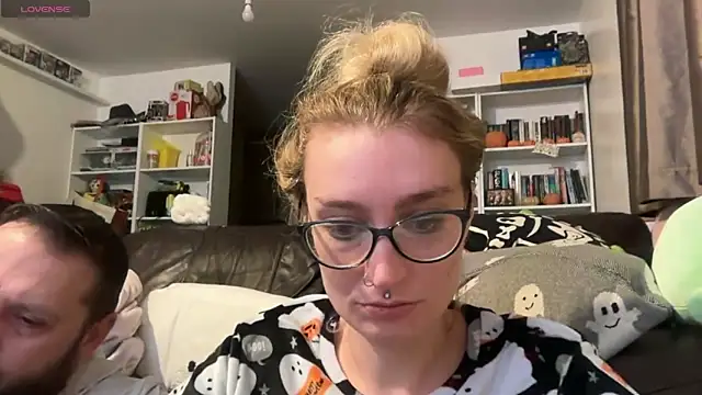 Snapshot of harleyblair chatting on 12/18/25, 11:33 harleyblair online show from 12/18/25, 11:33