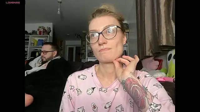 Snapshot of harleyblair chatting on 01/18/26, 08:12 harleyblair online show from 01/18/26, 08:12