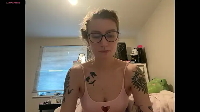 Snapshot of harleyblair chatting on 02/15/26, 03:53 harleyblair online show from 02/15/26, 03:53