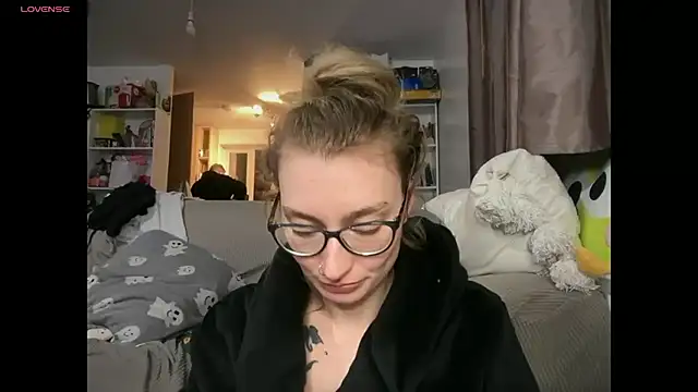 Snapshot of harleyblair chatting on 03/05/26, 11:01 harleyblair online show from 03/05/26, 11:01