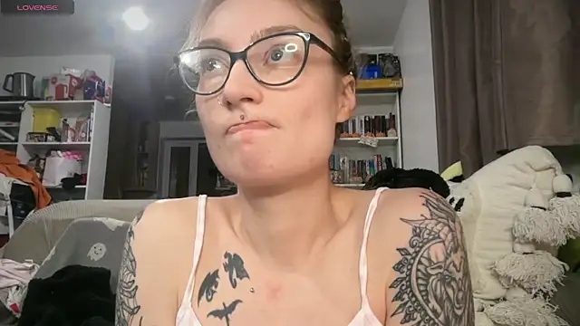 Snapshot of harleyblair chatting on 03/19/26, 09:19 harleyblair online show from 03/19/26, 09:19
