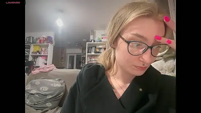 Snapshot of harleyblair chatting on 04/21/26, 10:01 harleyblair online show from 04/21/26, 10:01