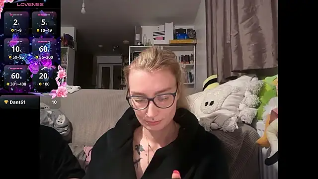 Snapshot of harleyblair chatting on 04/30/26, 10:14 harleyblair online show from 04/30/26, 10:14