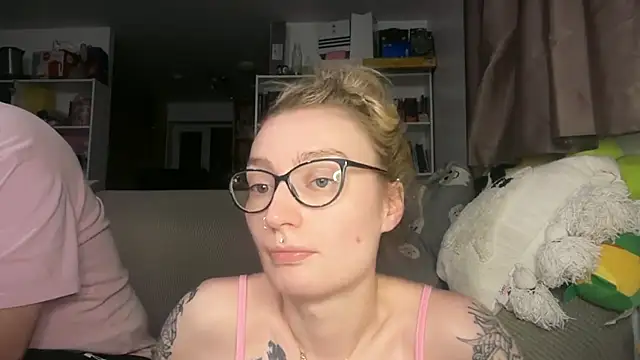 Snapshot of harleyblair chatting on 05/19/26, 10:05 harleyblair online show from 05/19/26, 10:05