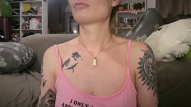 Snapshot of harleyblair chatting on 05/26/26, 10:06 harleyblair online show from 05/26/26, 10:06