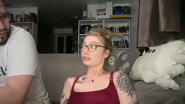 Snapshot of harleyblair chatting on 05/27/26, 10:07 harleyblair online show from 05/27/26, 10:07