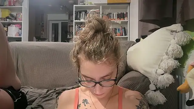 Snapshot of harleyblair chatting on 06/24/26, 10:20 harleyblair online show from 06/24/26, 10:20