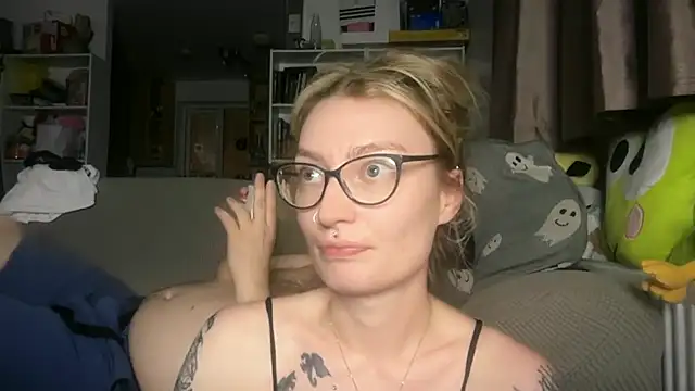Snapshot of harleyblair chatting on 07/08/26, 10:03 harleyblair online show from 07/08/26, 10:03