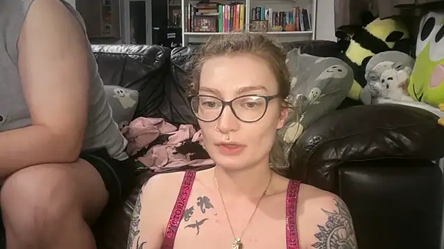 Snapshot of harleyblair chatting on 07/15/26, 10:04 harleyblair online show from 07/15/26, 10:04