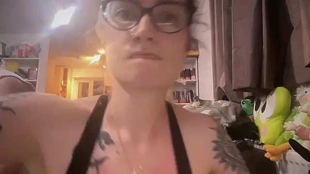 Snapshot of harleyblair chatting on 07/21/26, 10:01 harleyblair online show from 07/21/26, 10:01