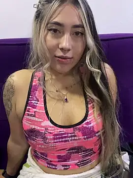  ManuVeelez online show from 09/18/25, 03:08