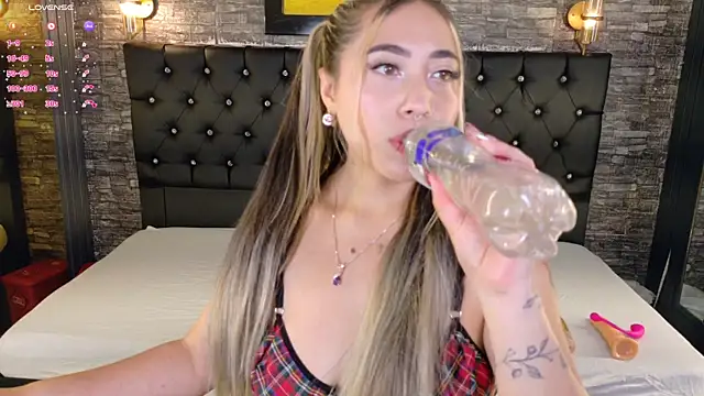  ManuVeelez online show from 10/21/25, 04:35