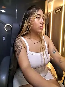  ManuVeelez online show from 12/14/25, 04:01