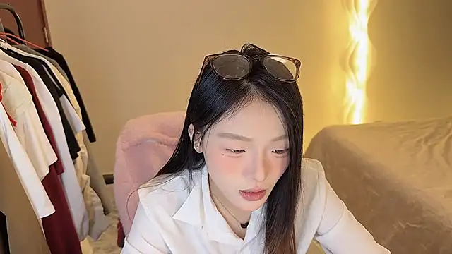 Snapshot of Robin-o3 chatting on 11/14/25, 02:05 Robin-o3 online show from 11/14/25, 02:05