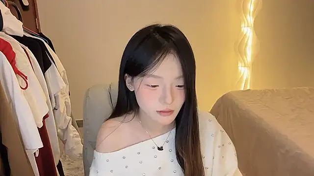 Snapshot of Robin-o3 chatting on 11/22/25, 09:30 Robin-o3 online show from 11/22/25, 09:30