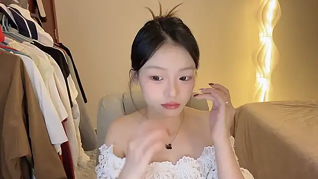 Snapshot of Robin-o3 chatting on 11/24/25, 03:34 Robin-o3 online show from 11/24/25, 03:34