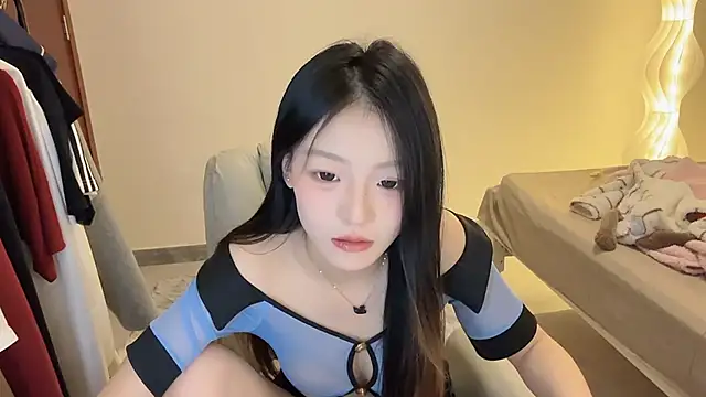 Snapshot of Robin-o3 chatting on 12/13/25, 07:53 Robin-o3 online show from 12/13/25, 07:53