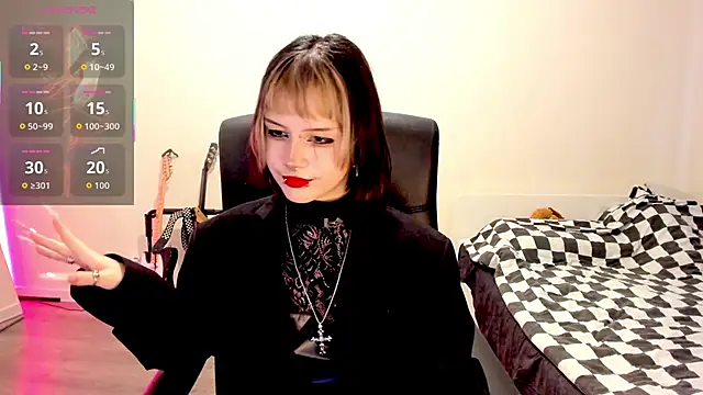 Snapshot of LiyaLuna chatting on 10/27/25, 01:15 LiyaLuna online show from 10/27/25, 01:15