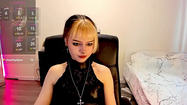 Snapshot of LiyaLuna chatting on 11/20/25, 10:26 LiyaLuna online show from 11/20/25, 10:26