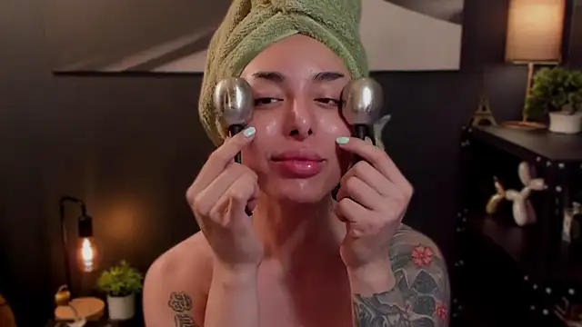 Snapshot of LUNACOCKSLAYER chatting on 09/25/25, 08:45 LUNACOCKSLAYER online show from 09/25/25, 08:45