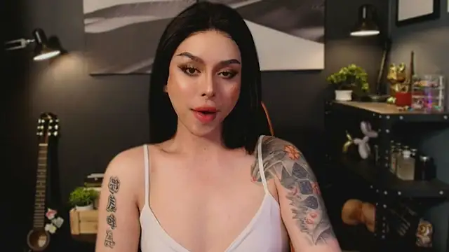 Snapshot of LUNACOCKSLAYER chatting on 10/25/25, 03:47 LUNACOCKSLAYER online show from 10/25/25, 03:47