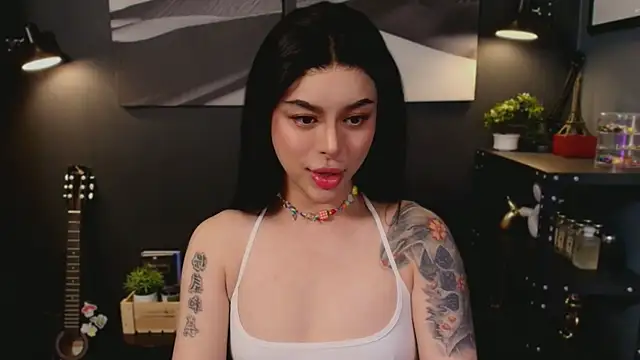 Snapshot of LUNACOCKSLAYER chatting on 11/19/25, 12:21 LUNACOCKSLAYER online show from 11/19/25, 12:21