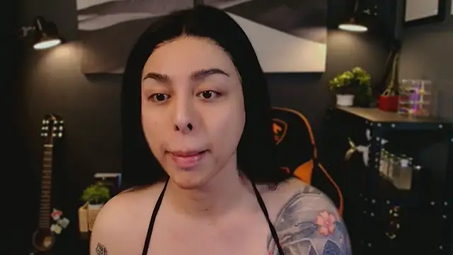 Snapshot of LUNACOCKSLAYER chatting on 11/22/25, 11:42 LUNACOCKSLAYER online show from 11/22/25, 11:42