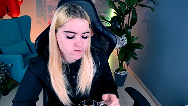 Stef Nicks online show from 09/19/25, 05:20