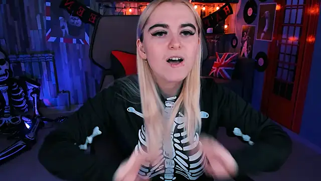 Snapshot of Stef_Nicks chatting on 10/31/25, 09:10 Stef Nicks online show from 10/31/25, 09:10