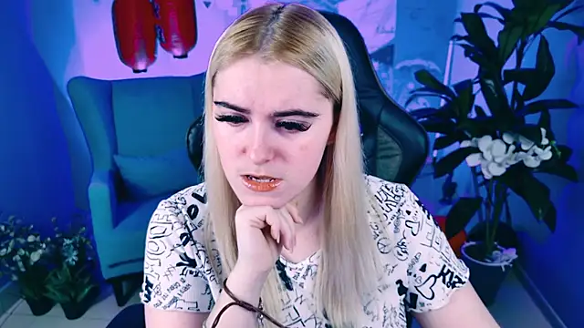 Snapshot of Stef_Nicks chatting on 11/06/25, 09:21 Stef Nicks online show from 11/06/25, 09:21