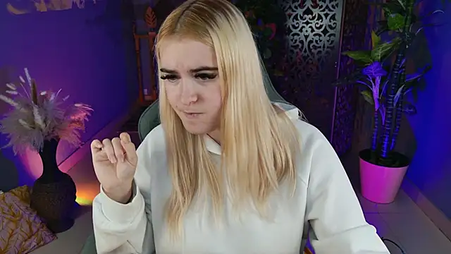 Snapshot of Stef_Nicks chatting on 11/08/25, 09:09 Stef Nicks online show from 11/08/25, 09:09