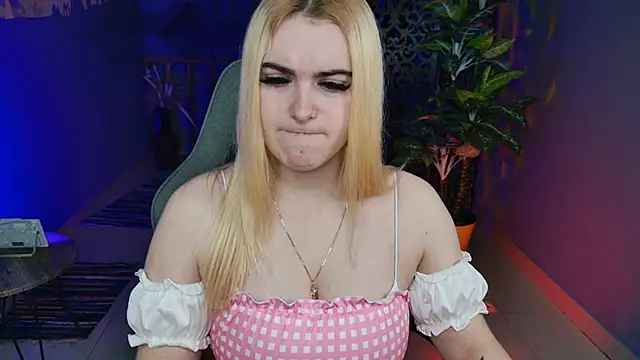 Snapshot of Stef_Nicks chatting on 12/05/25, 09:18 Stef Nicks online show from 12/05/25, 09:18