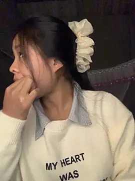 Snapshot of NhuFox chatting on 11/28/25, 01:36 NhuFox online show from 11/28/25, 01:36