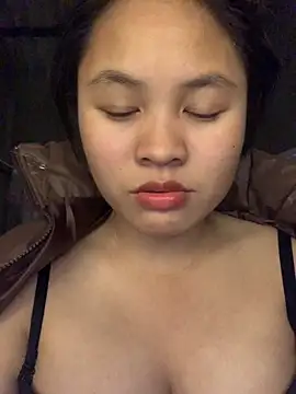 Snapshot of NhuFox chatting on 12/02/25, 01:05 NhuFox online show from 12/02/25, 01:05