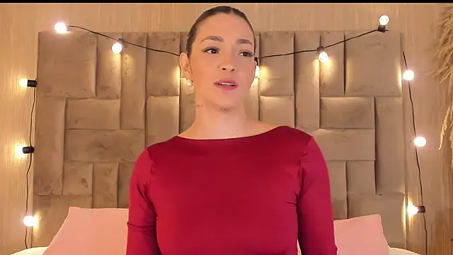 ClaradelMar online show from 11/25/25, 10:37