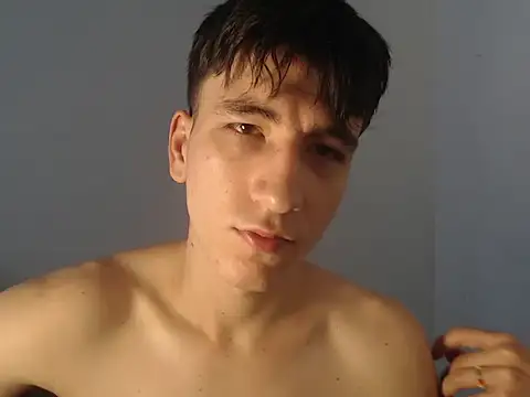 Snapshot of younewmaster chatting on 11/06/25, 04:30 younewmaster online show from 11/06/25, 04:30